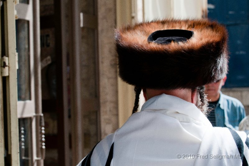 20100410_102242 D300.jpg - Man with fur hat, Old City